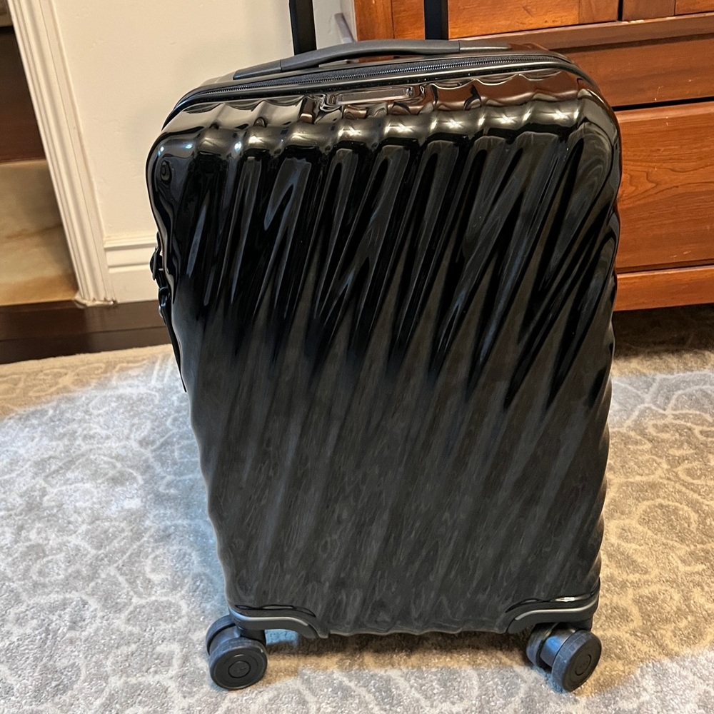 TUMI International size Expandable 4 Wheeled CarryOn USED one trip with min wear